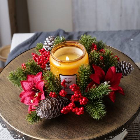 Artificial Christmas Wreath with Berries and Pinecones, Front Door Decor