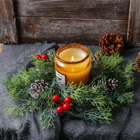 Artificial Christmas Wreath with Berries and Pinecones, Front Door Decor